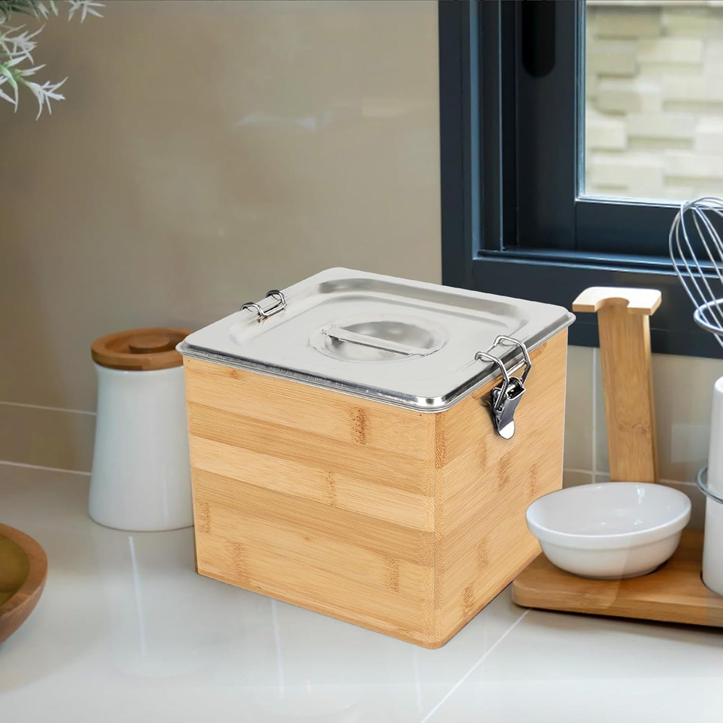 AQQHSAIN Compost Bin with Lid 0.8 Gal Countertop Compost Kitchen Scrap Indoor Large Compost Bucket Kitchen Odorless Smell Proof Composter with Stainless Steel Insert (Brown, 3L)