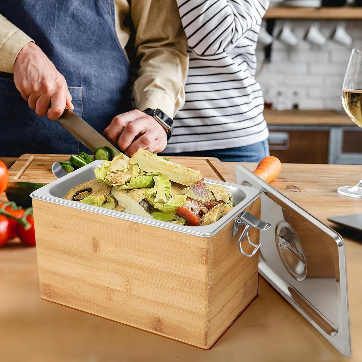 AQQHSAIN Compost Bin with Lid 1.2 Gal Countertop Compost Kitchen Scrap Indoor Large Compost Bucket Kitchen Odorless Smell Proof Composter with Stainless Steel Insert (Brown, 4.5L)