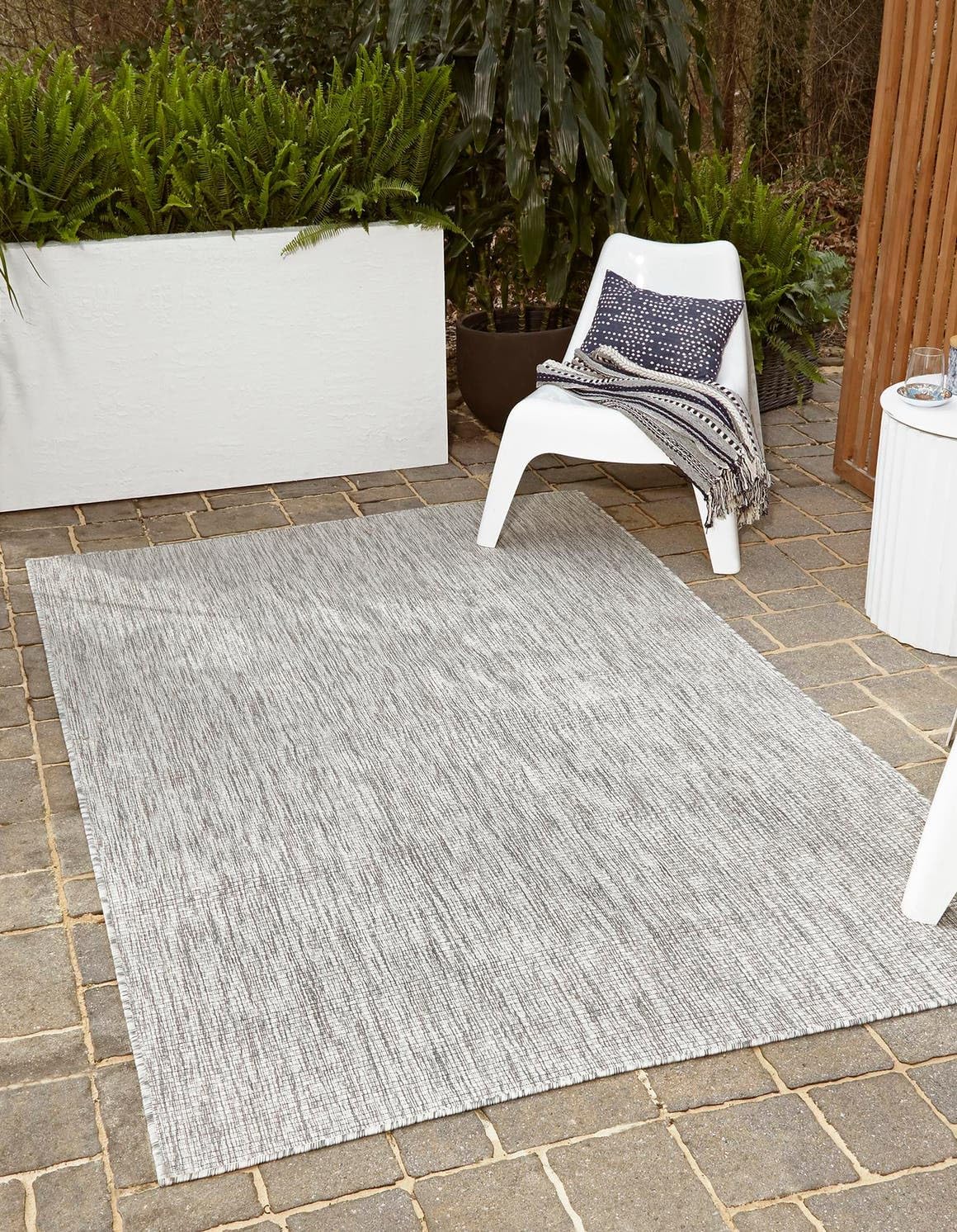 Unique Loom Outdoor Solid Collection Area Rug (7' 10" x 10' Rectangle Light Gray/Ivory)